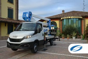 Camion cestello 27D e1712926736251 - Piattaforme aeree per potatura
