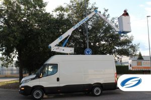 Furgoni con cestello ForSte 12VT lato sinistro - Piattaforme aeree per potatura