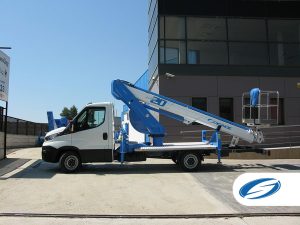plataformas aereas 20T sobre IVECO 4 - Piattaforme aeree per potatura